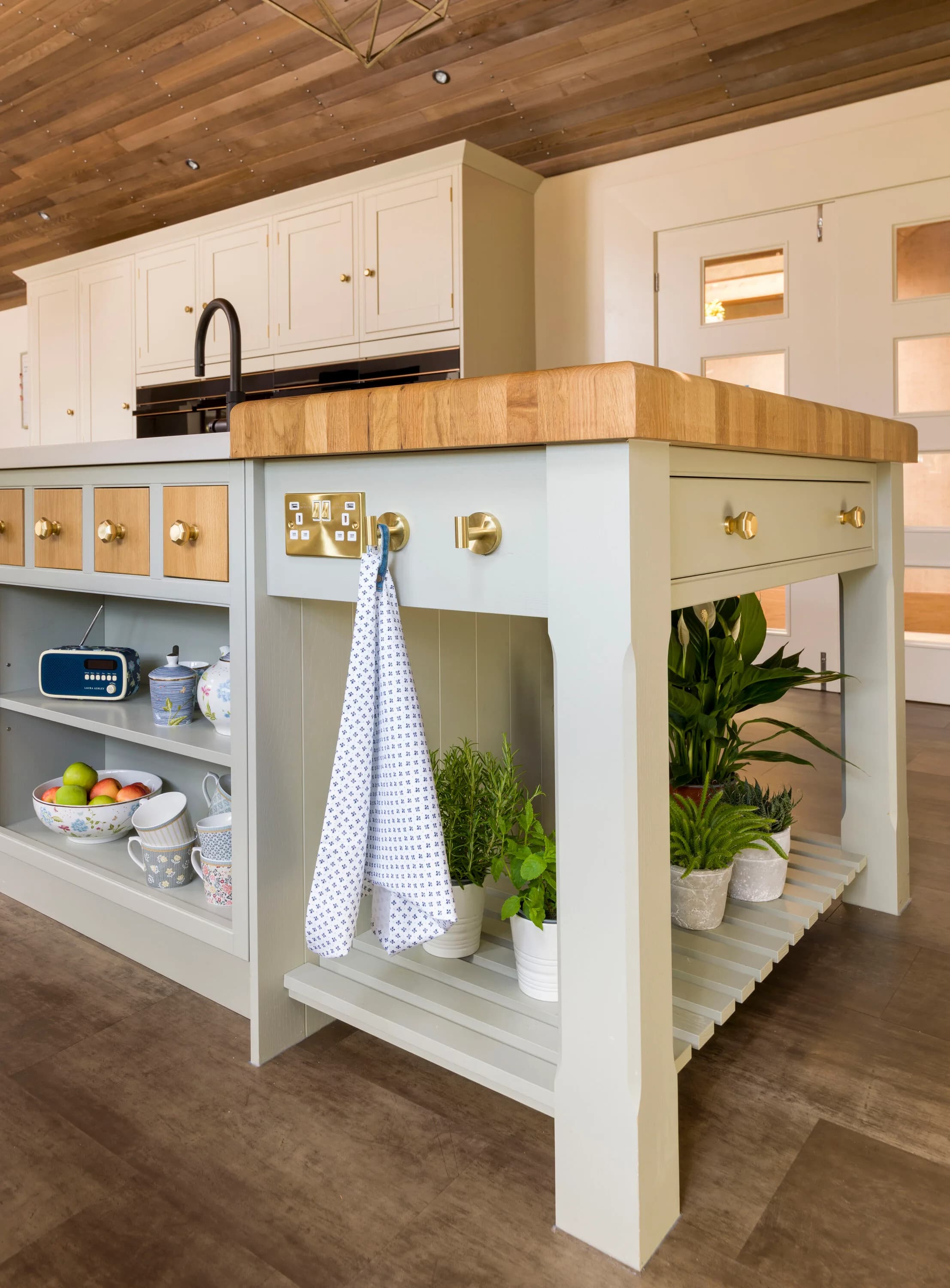 Helmsley kitchen design detail - Bentley Kitchens